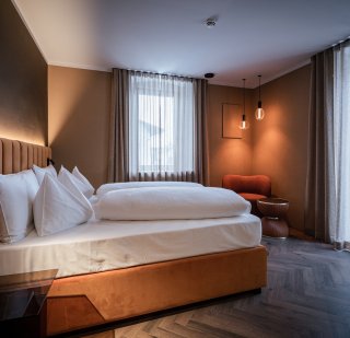 la-villetta_nido-zimmer-14.jpg Badezimmer in La Villetta, Zimmer 14: Terrafliesen, graue Dusche, modernes Design